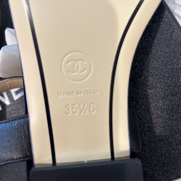 CHANEL Pearl and Bow Sandals Sz 35.5 - Picture 7 of 8